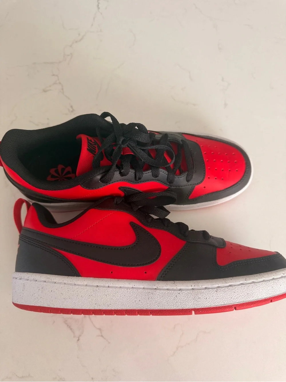 Nike Kids Red and Black Low-Top Sneakers